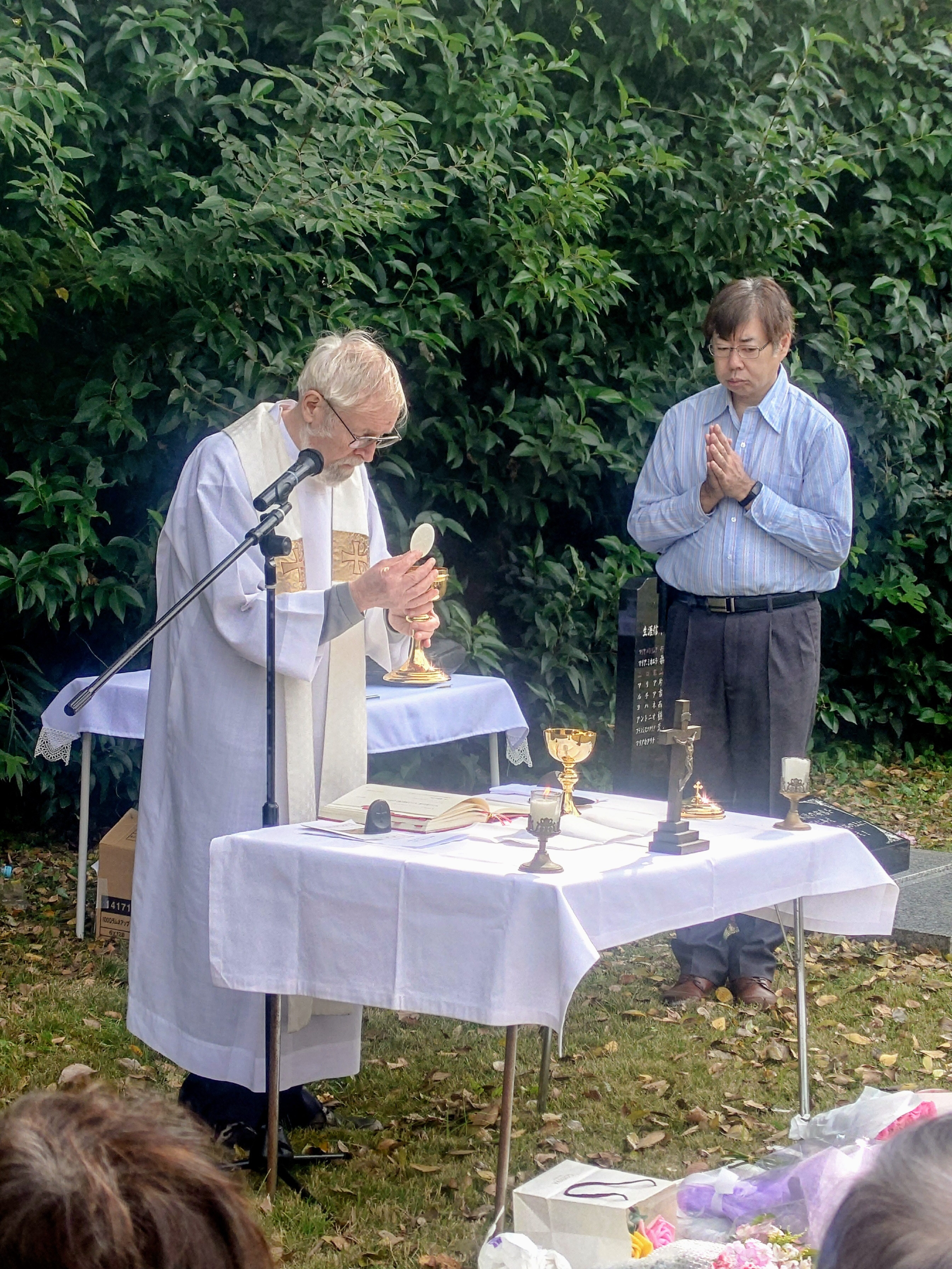 １１月８日/ 茅ヶ崎共同墓地での墓地ミサ